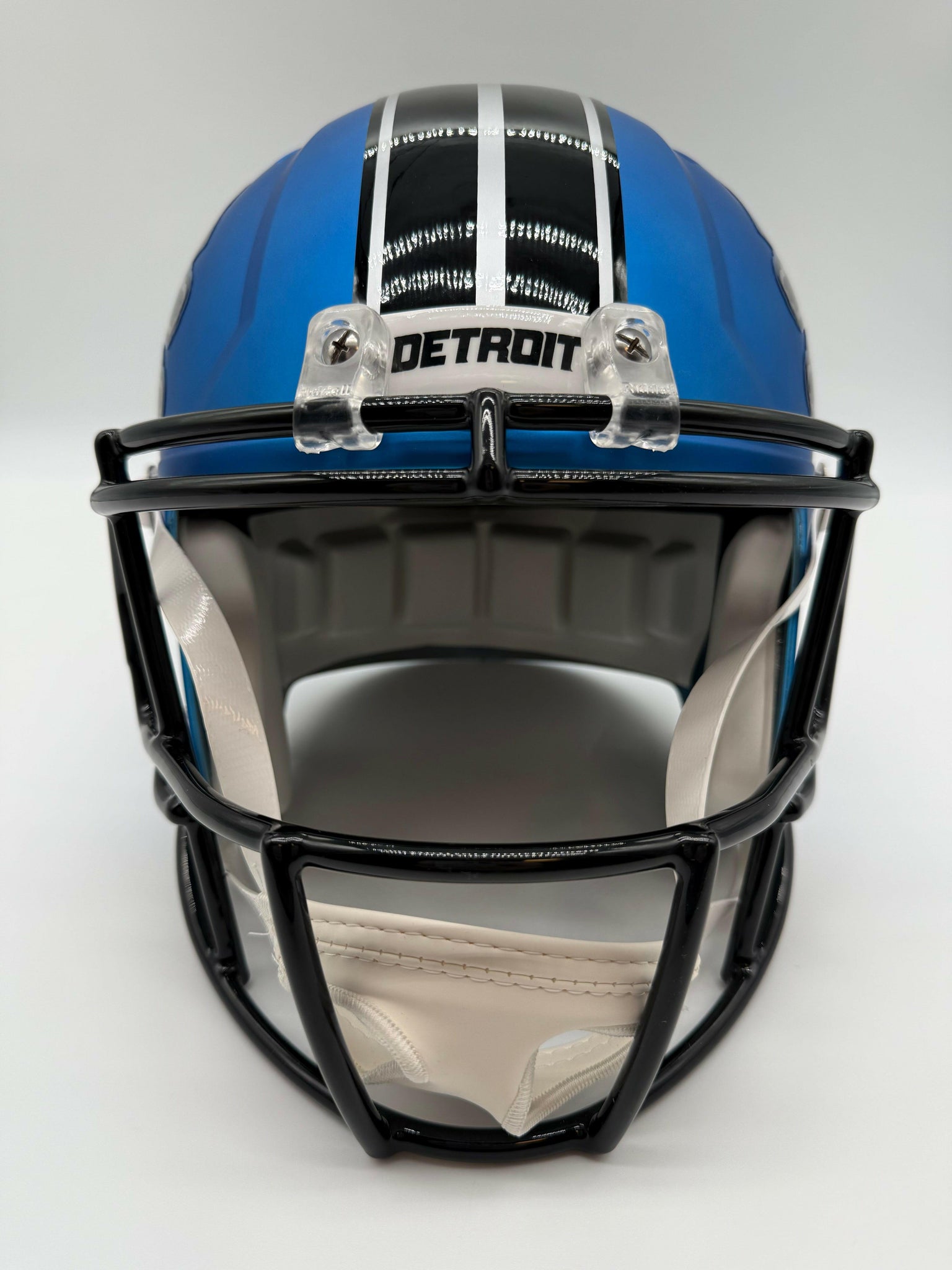 Amon-Ra St.Brown Autographed Detroit Lions Alternate Full-Size Replica Football Helmet Beckett CoA Amon-Ra St.Brown Autographed Detroit Lions Alternate Full-Size Replica Football Helmet Beckett CoA